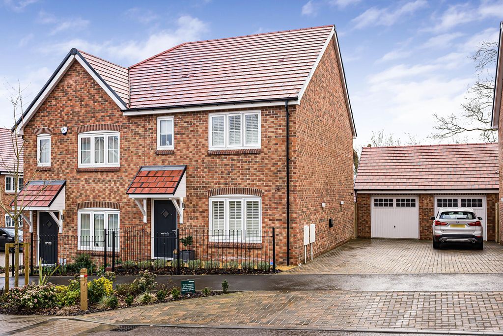 Property photo 1 of 20 Front (Exterior)