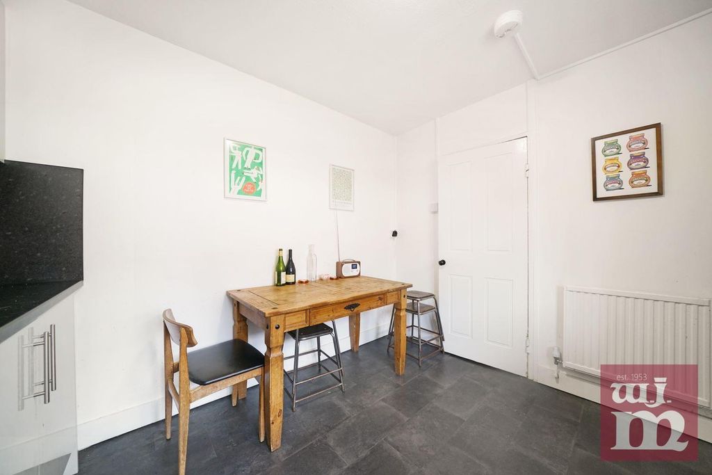 Property photo 3 of 11 Kitchen