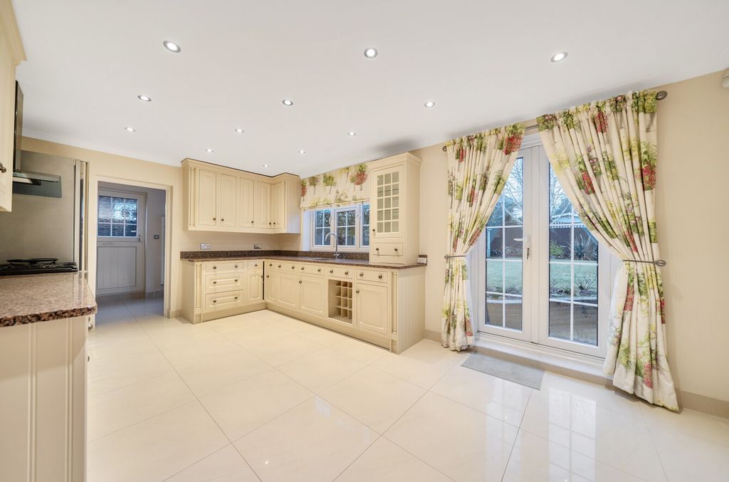 Property photo 3 of 33 1409844-22-6984Ef...