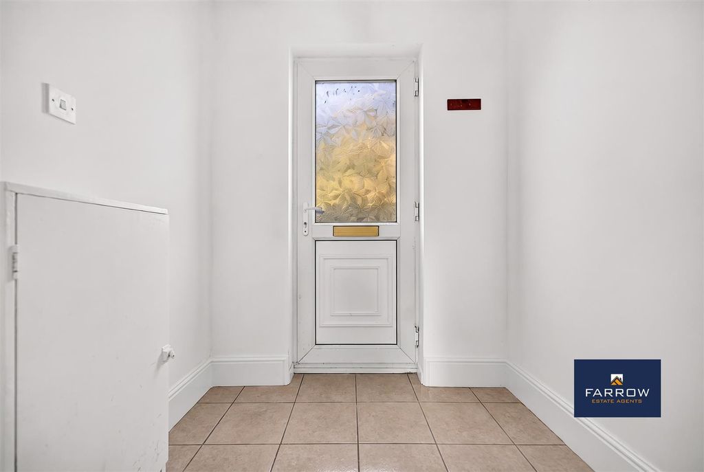 Property photo 2 of 19 Hallway