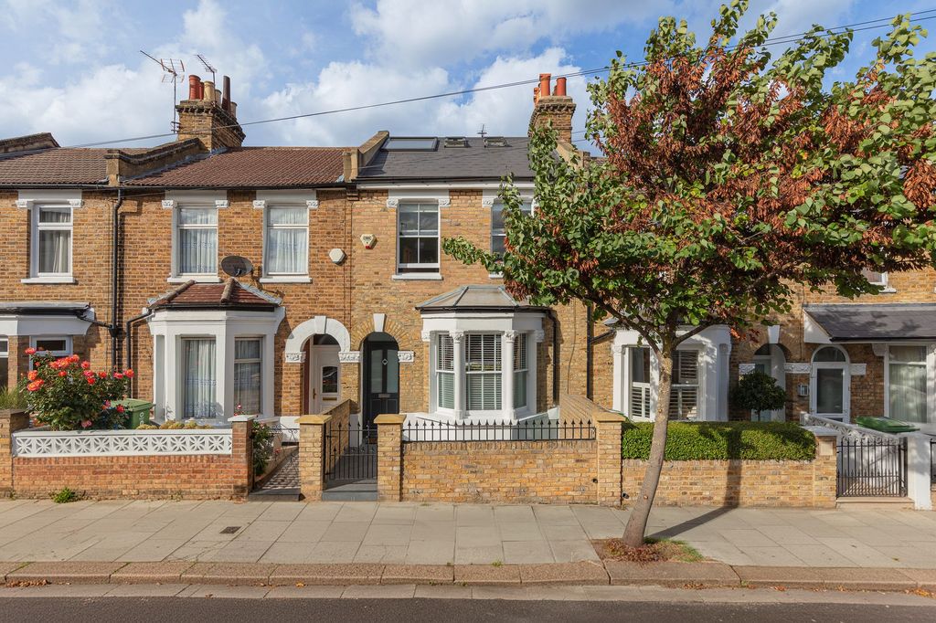 Property photo 1 of 28