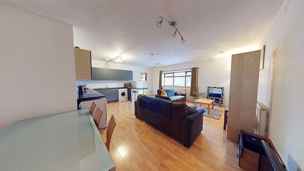 Property photo 3 of 11 Picture No. 04