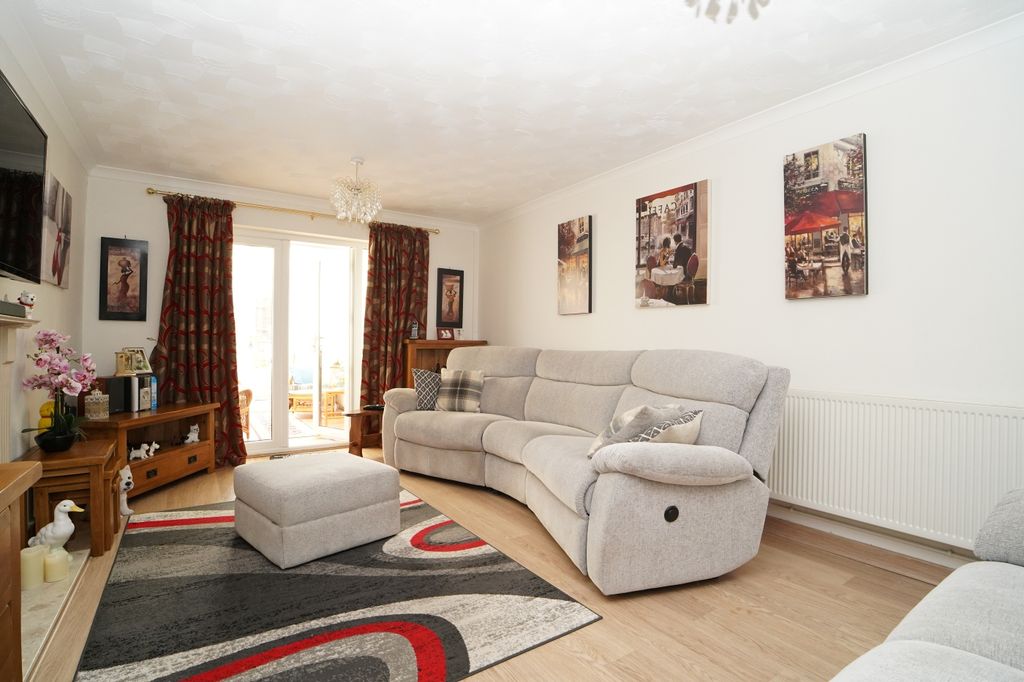 Property photo 2 of 8