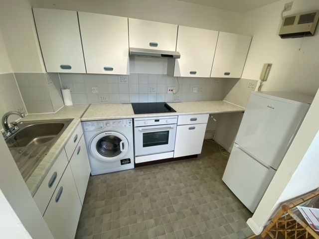 Property photo 3 of 5 Kitchen