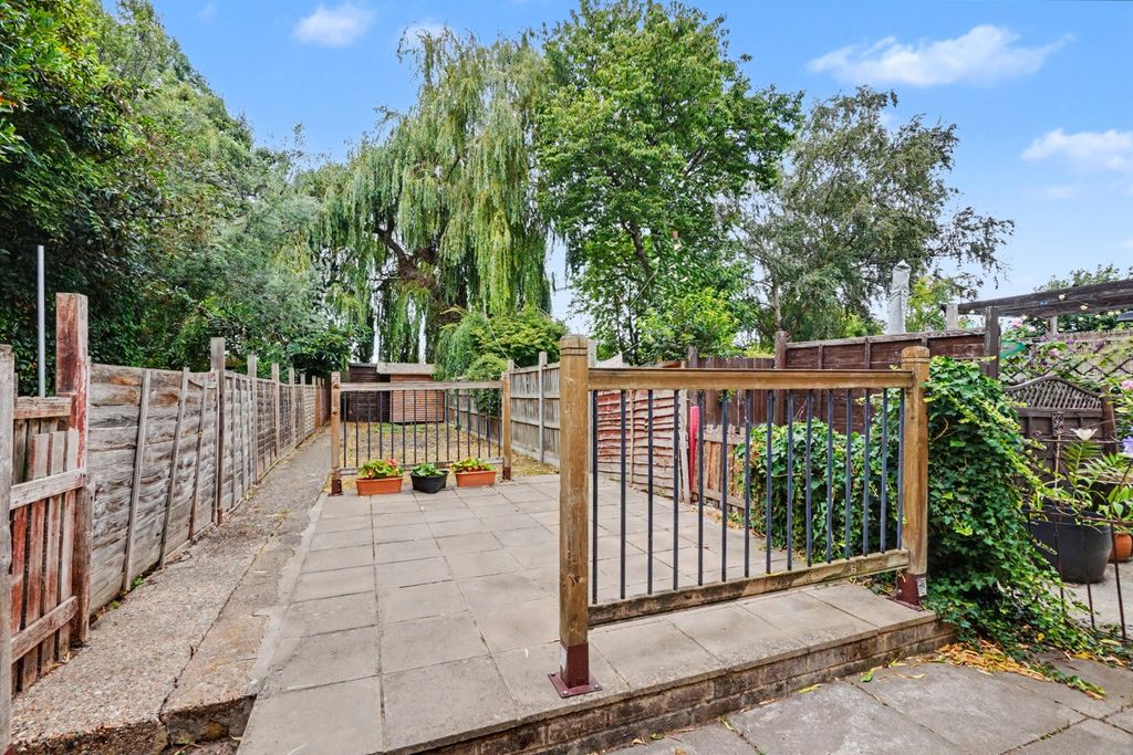 Property photo 2 of 18 5011954
