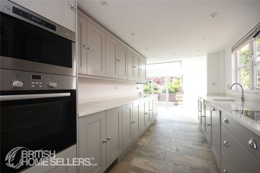 Property photo 3 of 33 Picture No. 36
