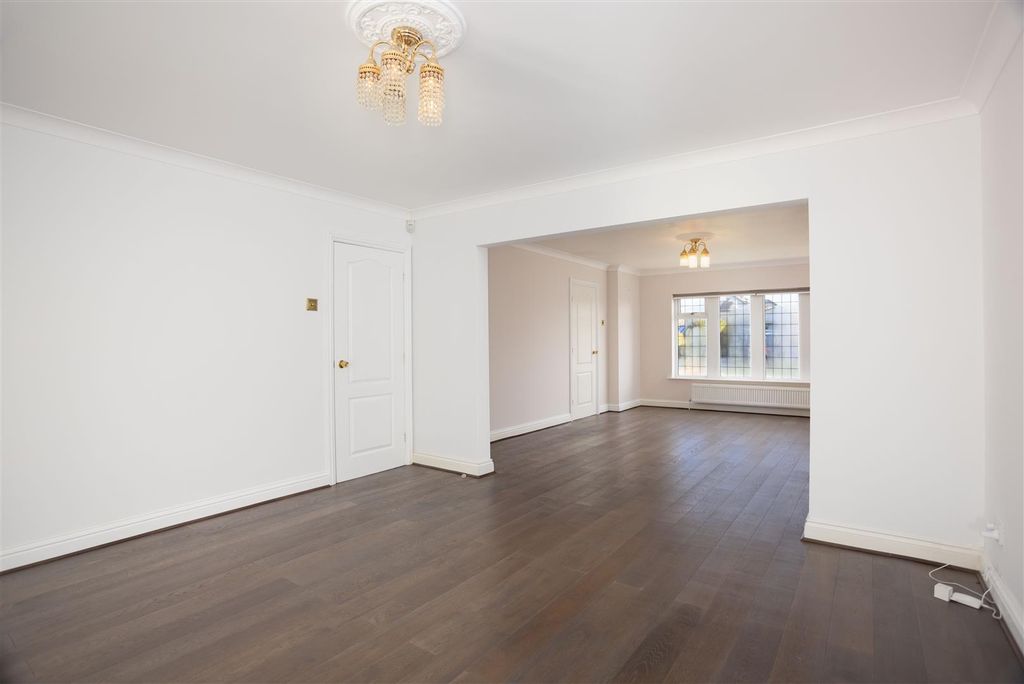 Property photo 3 of 17 00007.Jpg