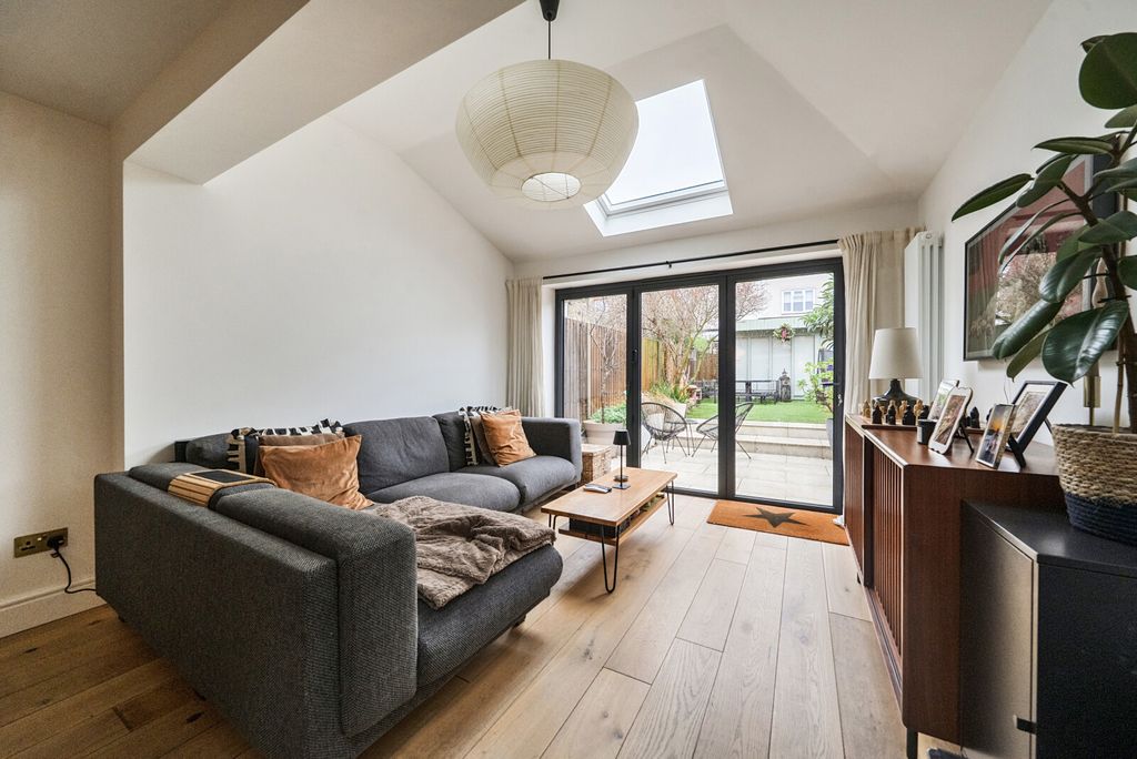 Property photo 3 of 19 Kitchen/Dining Room