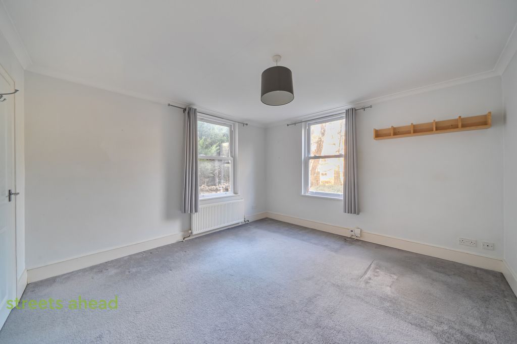 Property photo 2 of 14 8Eb228B3-A7F3-4Ed...