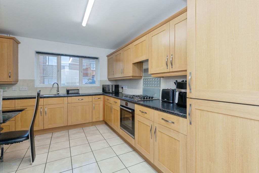 Property photo 2 of 21 Pbox-Img.Jpg