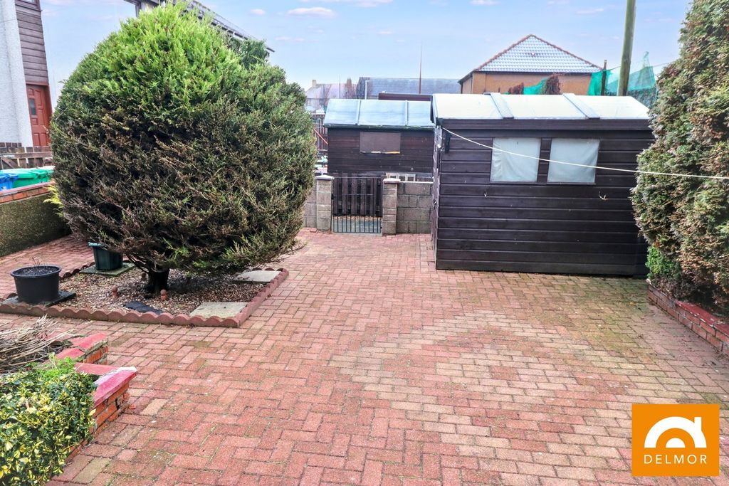 Property photo 2 of 12