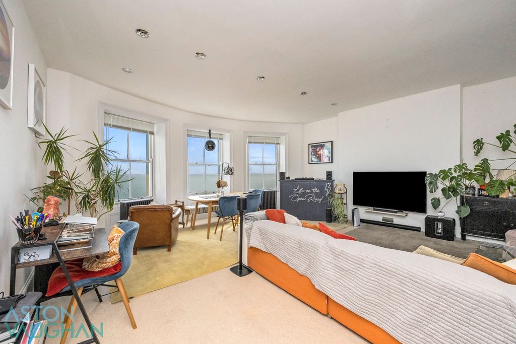 Property photo 2 of 11 5222461