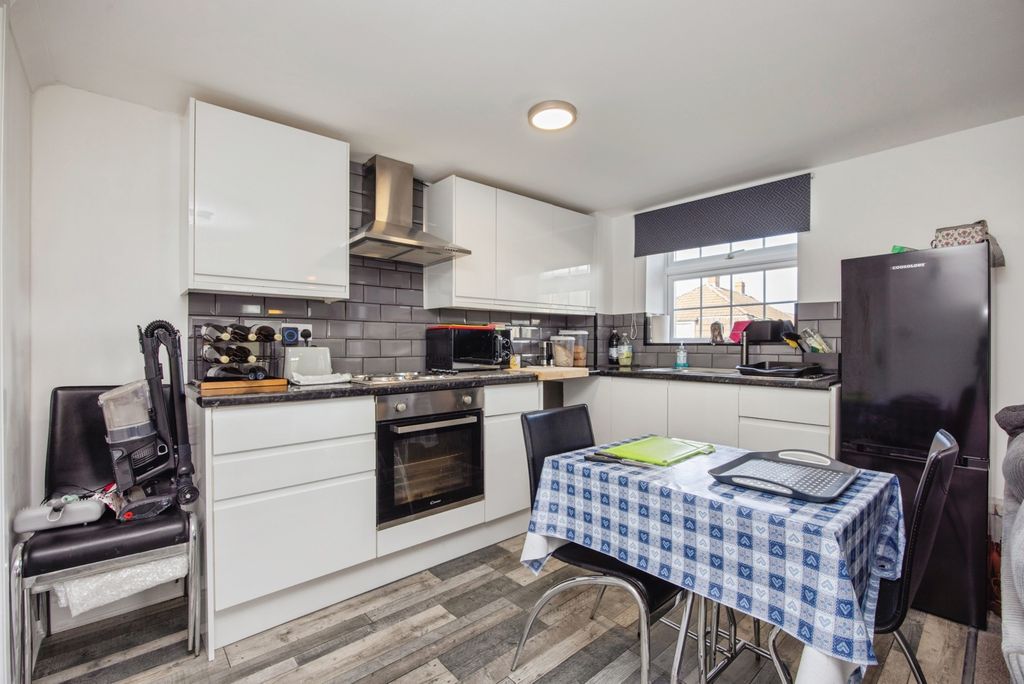 Property photo 3 of 12 Pbox-Img.Jpg