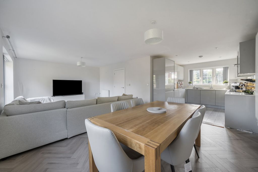 Property photo 1 of 15 1359482-17-68d3B2...