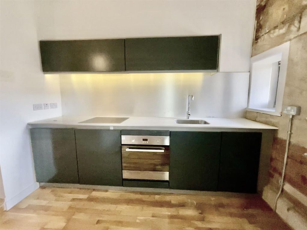Property photo 2 of 7 Kitchen