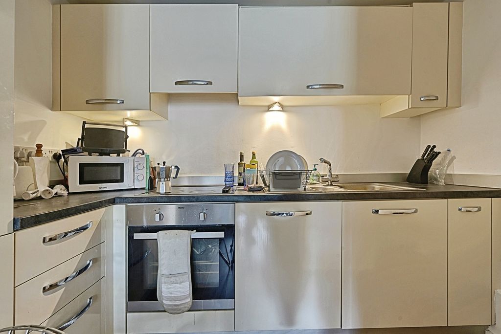 Property photo 2 of 11 Kitchen
