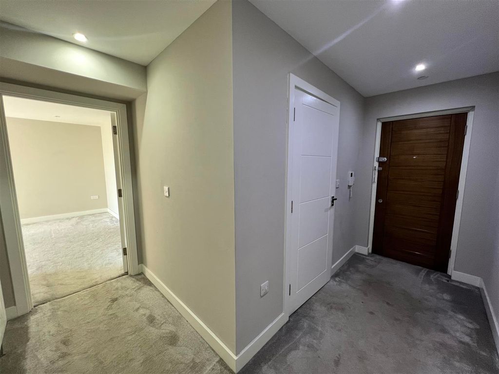 Property photo 3 of 18 Image