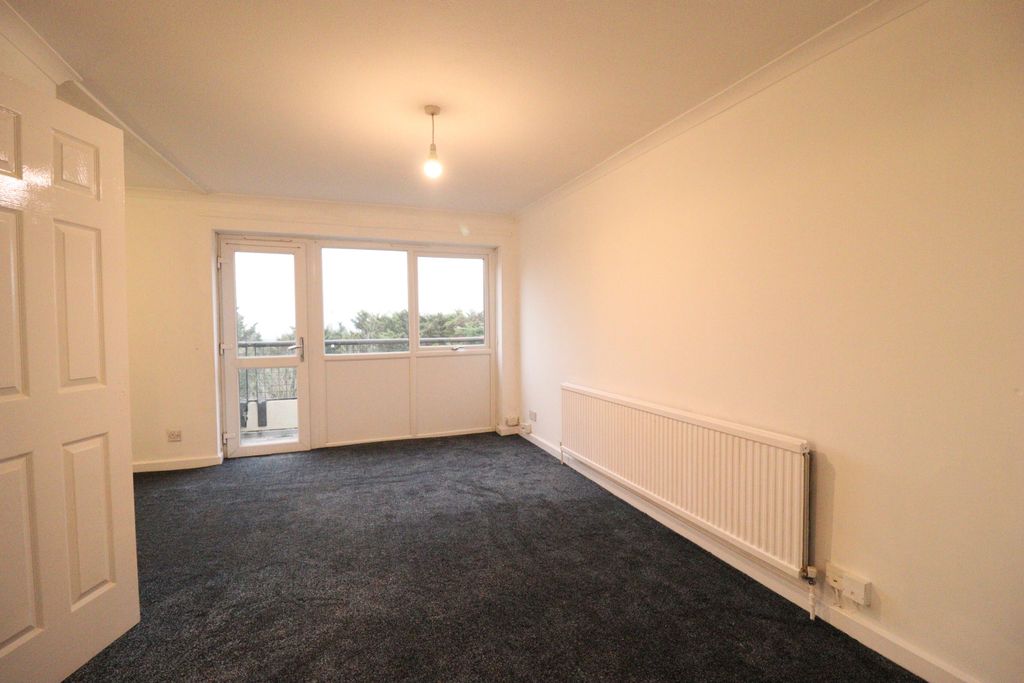 Property photo 3 of 8 Picture No. 13