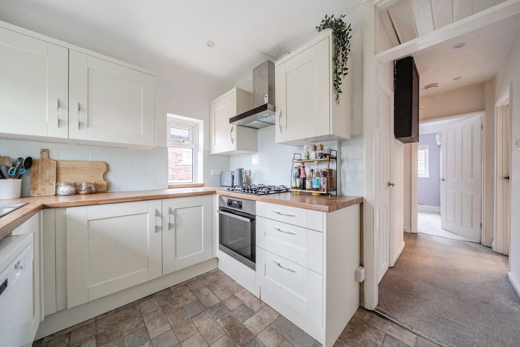 Property photo 3 of 19 Kitchen