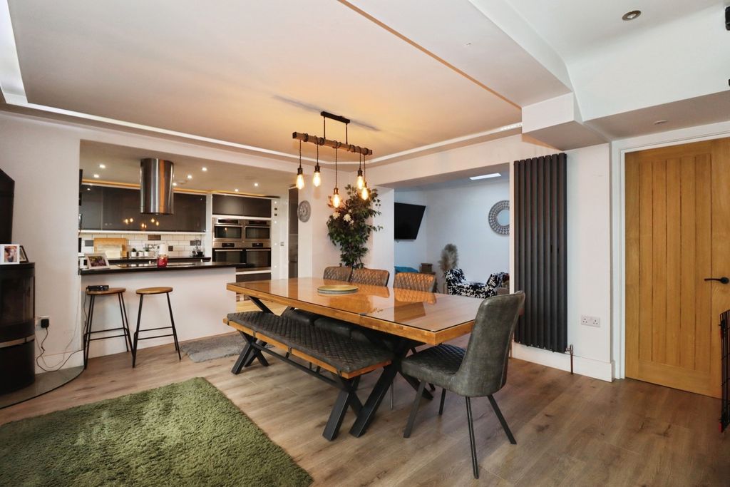 Property photo 2 of 32 Dining Area