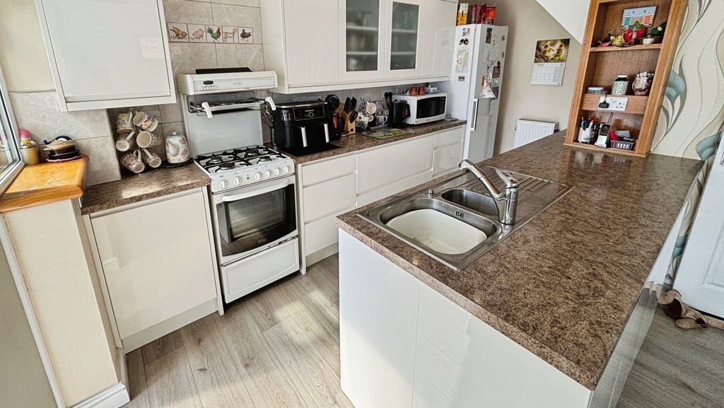Property photo 2 of 19 Kitchen