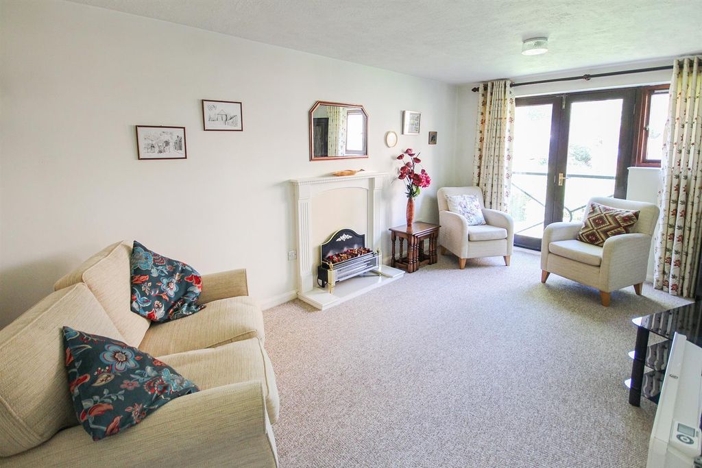 Property photo 2 of 12 Living Room