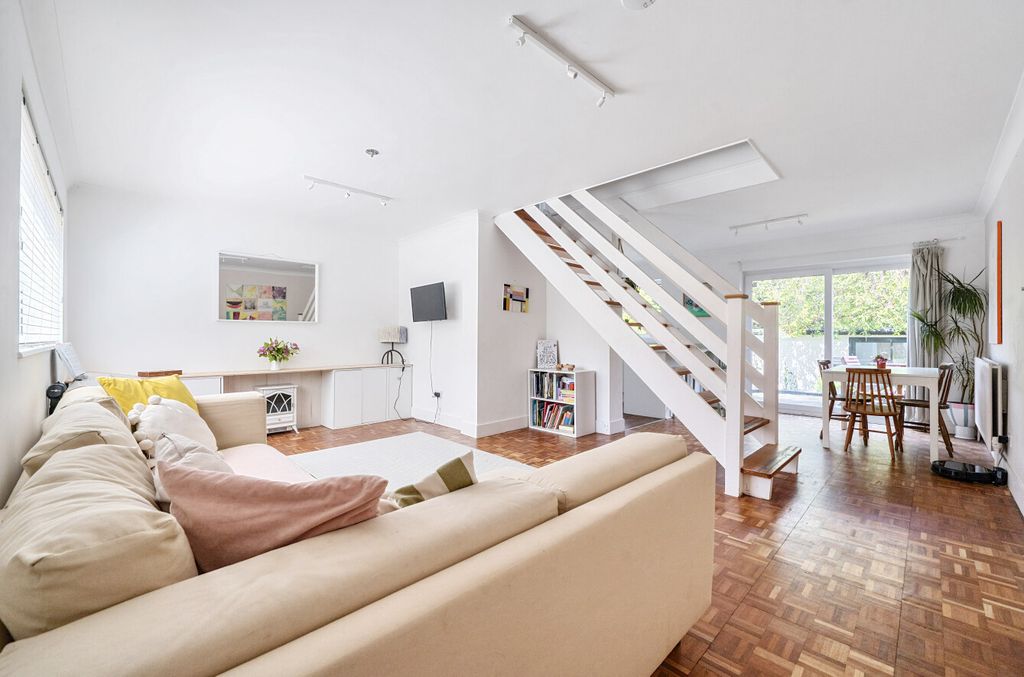 Property photo 3 of 13 1310338-11-686d21...