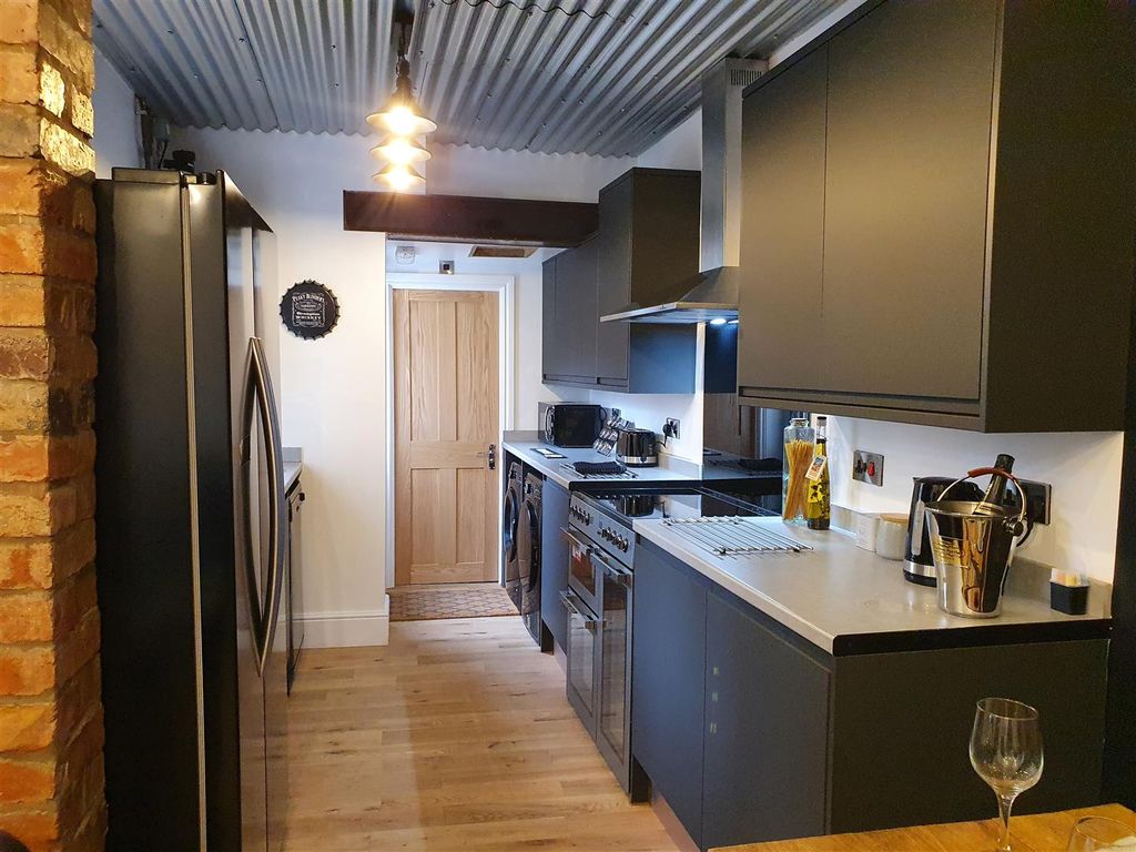 Property photo 3 of 15 Kitchen.Jpg