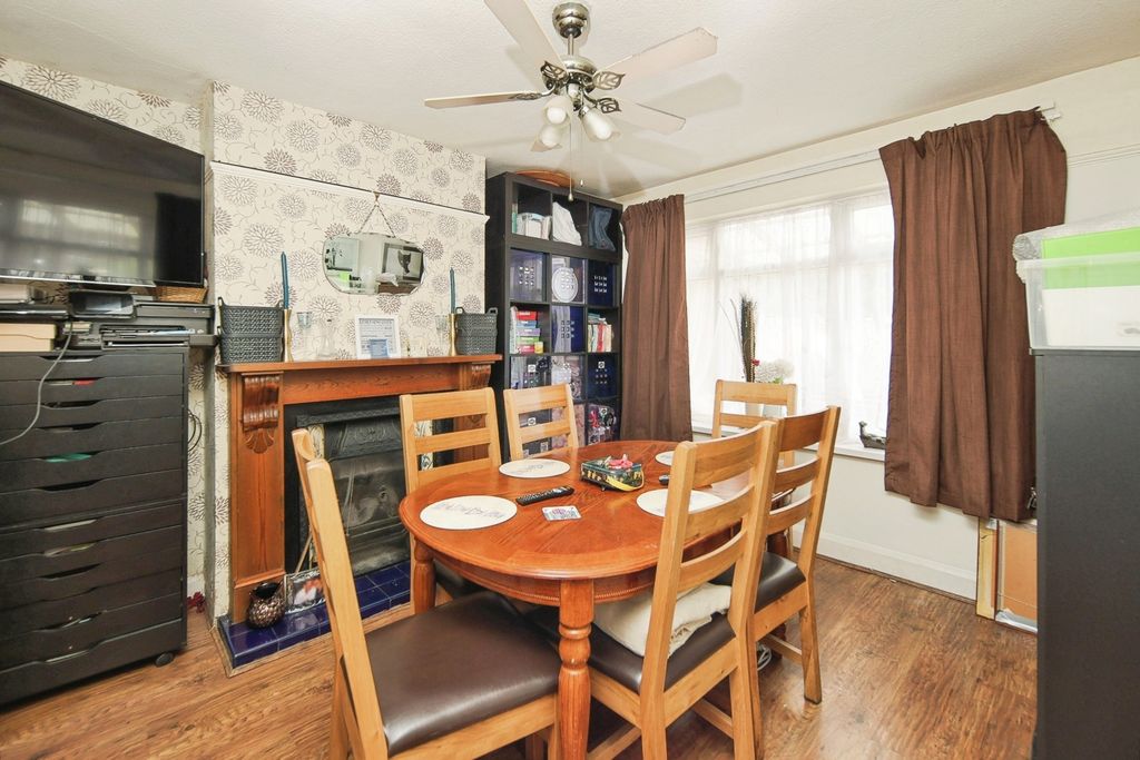 Property photo 3 of 17 Photo
