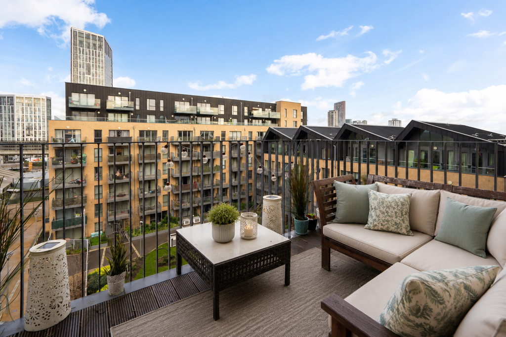 Property photo 2 of 15 Flat 501 Outdoor