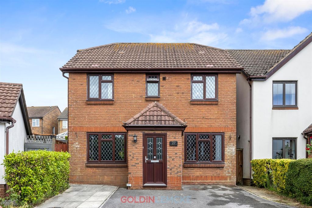 Property photo 1 of 17 Elder Close