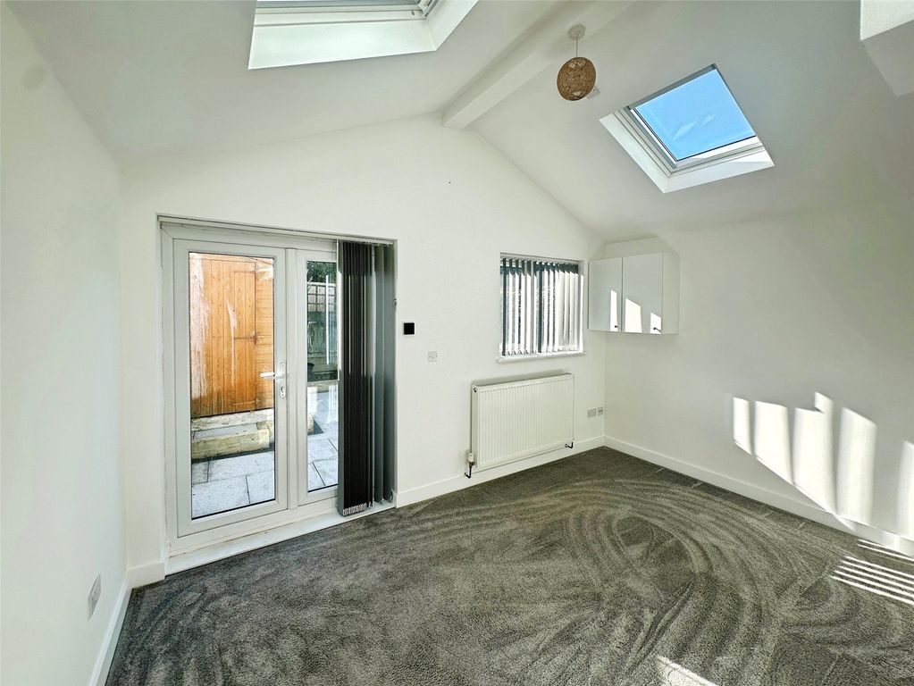 Property photo 2 of 14 Picture No. 11
