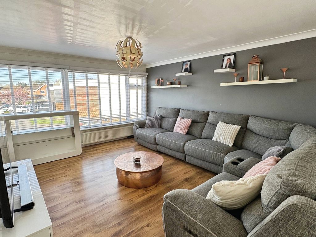 Property photo 3 of 17 Pbox-Img.Jpg