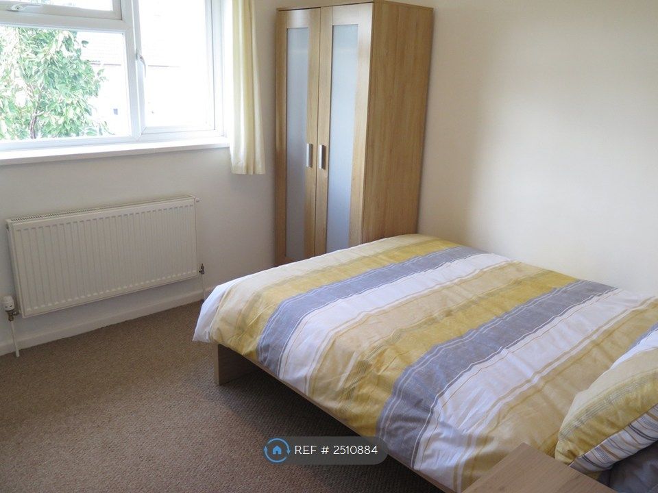 Property photo 3 of 11 Room 3