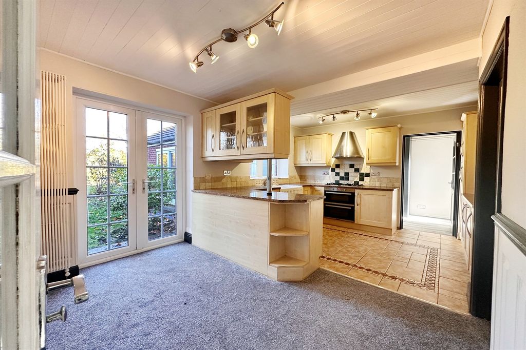 Property photo 3 of 18 Dining Kitchen