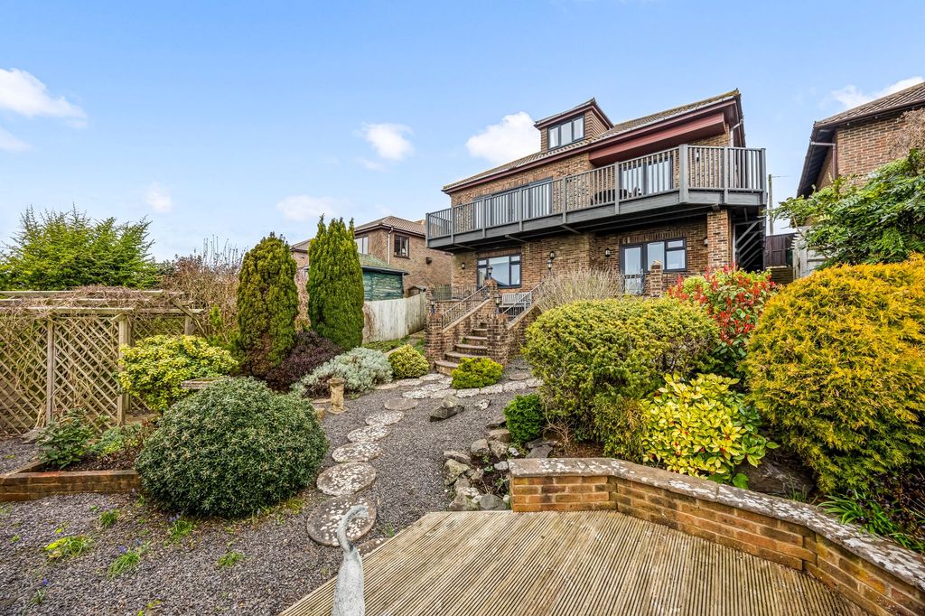 Property photo 2 of 35