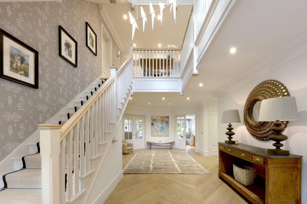Property photo 2 of 24 Entrance Hall