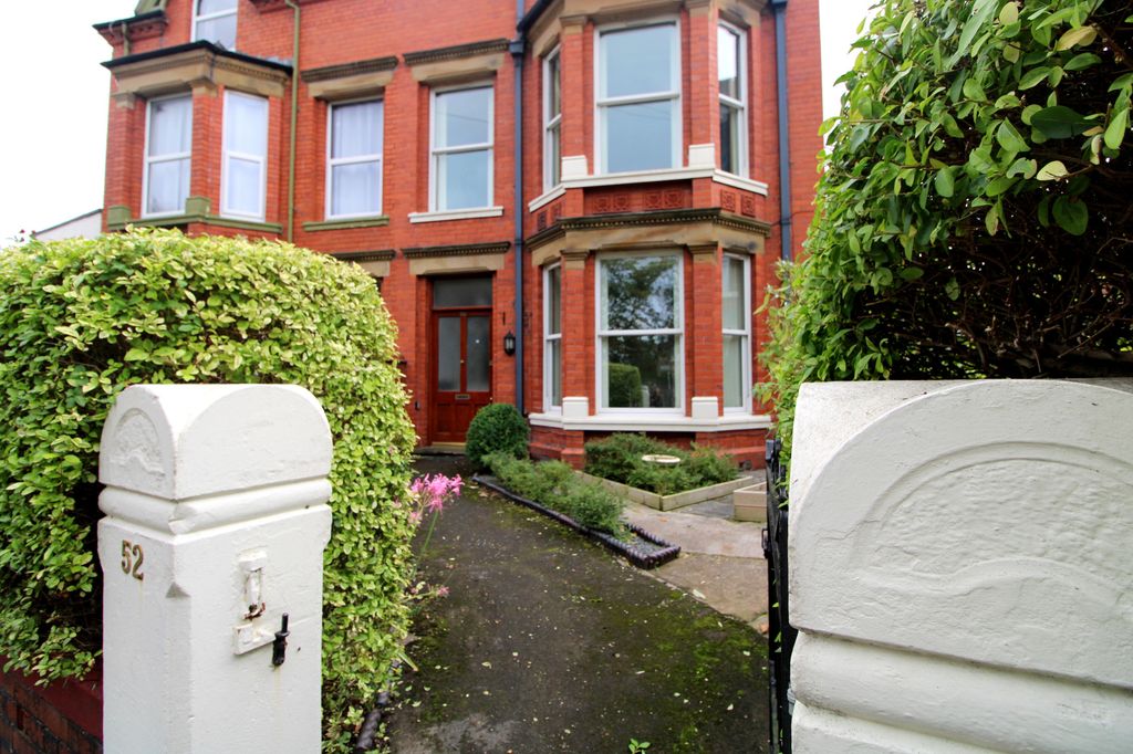 Property photo 2 of 28