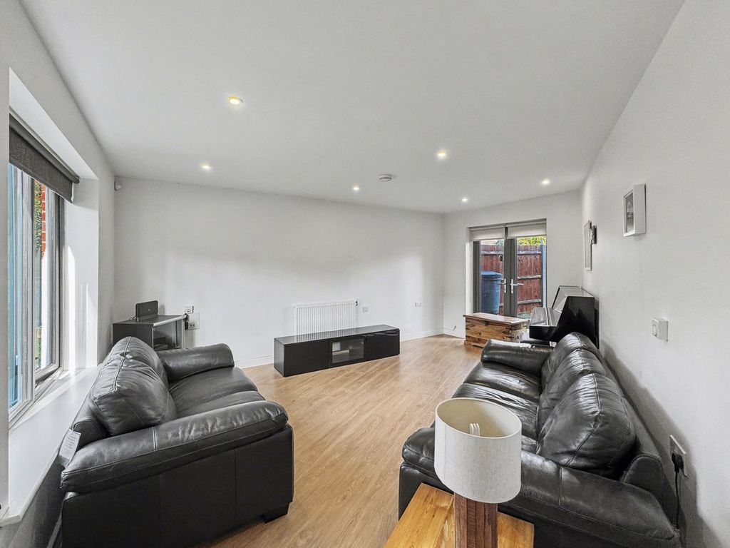 Property photo 2 of 25