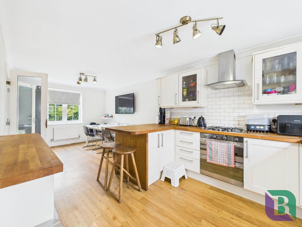 Property photo 3 of 23