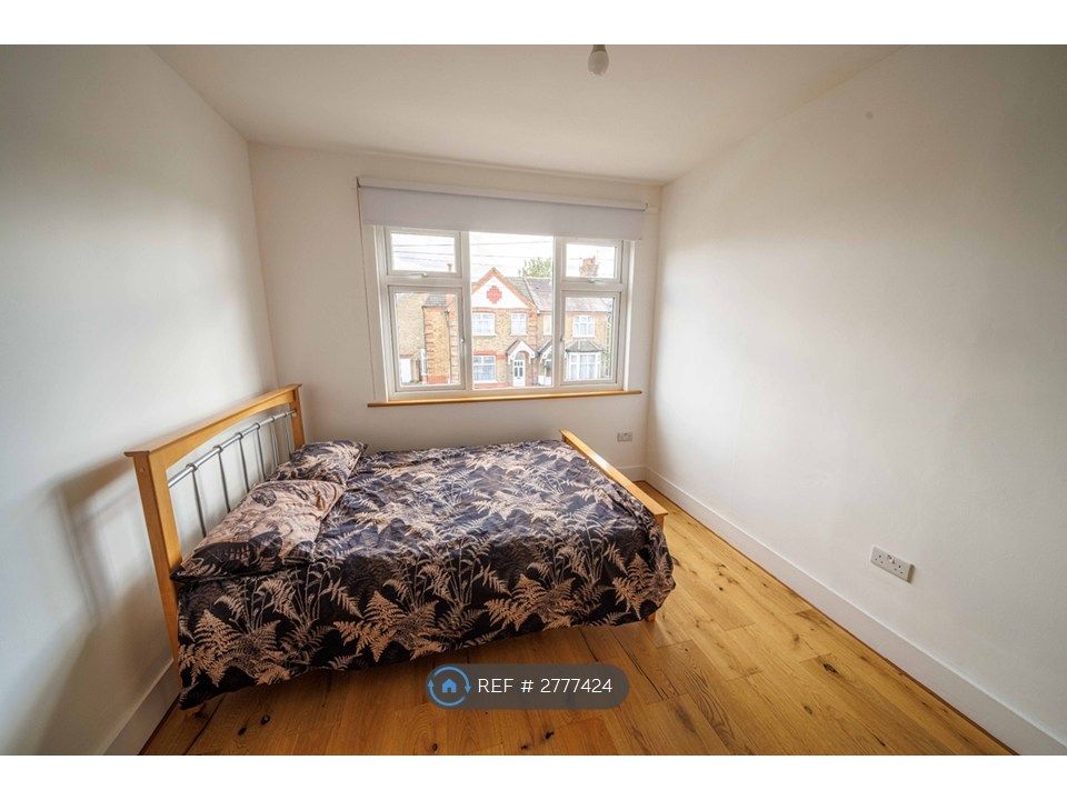 Property photo 1 of 8 Available Room 3.5m x 3m