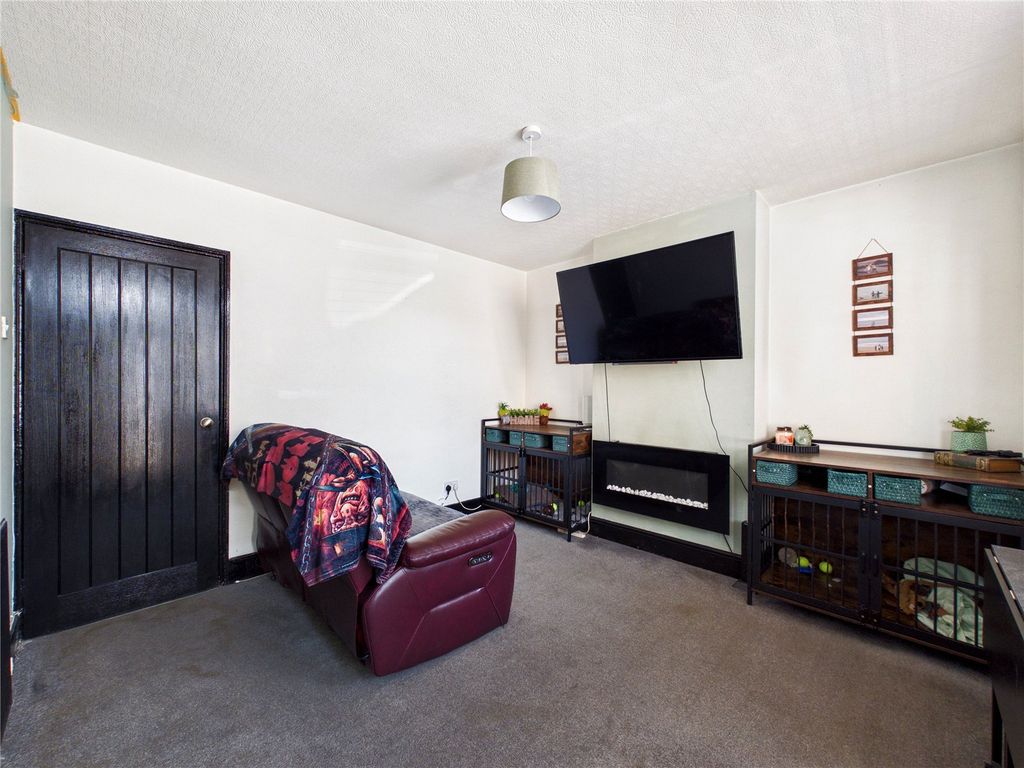 Property photo 2 of 19 Picture No. 18