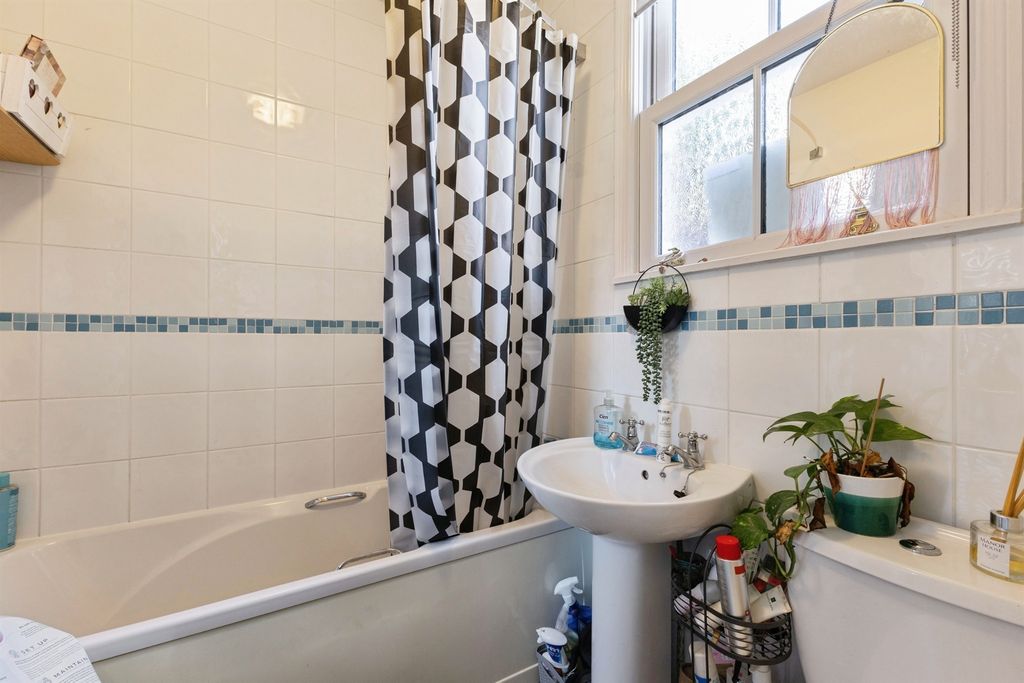 Property photo 3 of 9