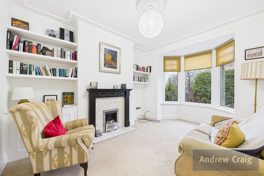 Property photo 2 of 18 Lounge