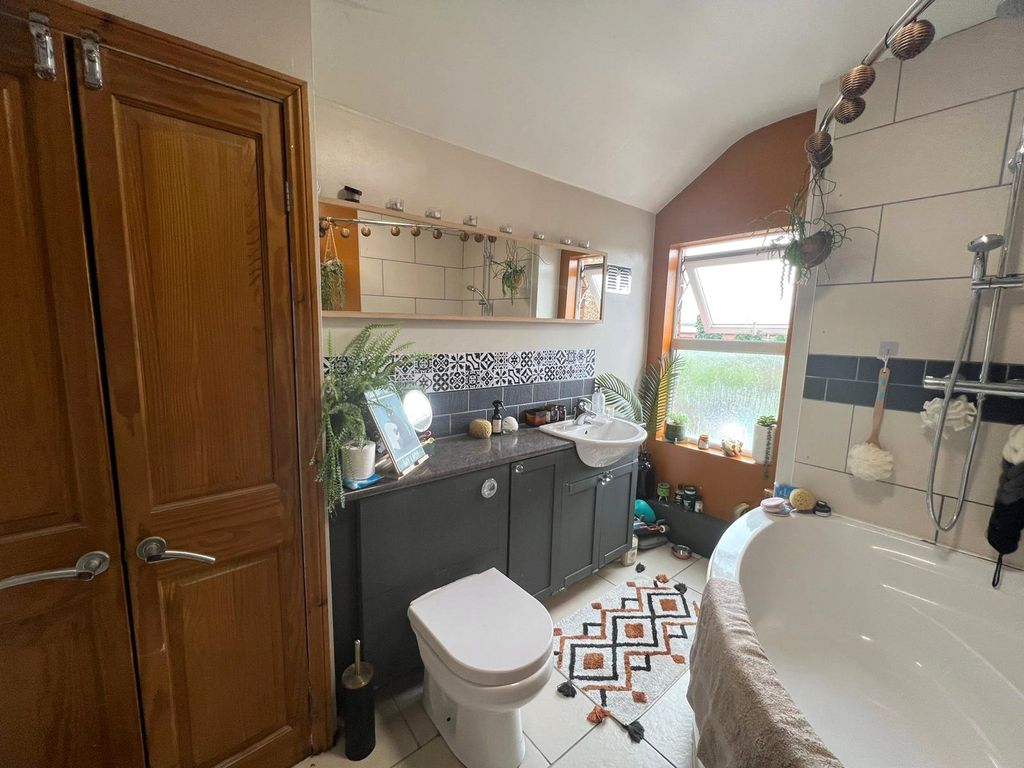 Property photo 2 of 16 Picture No. 04