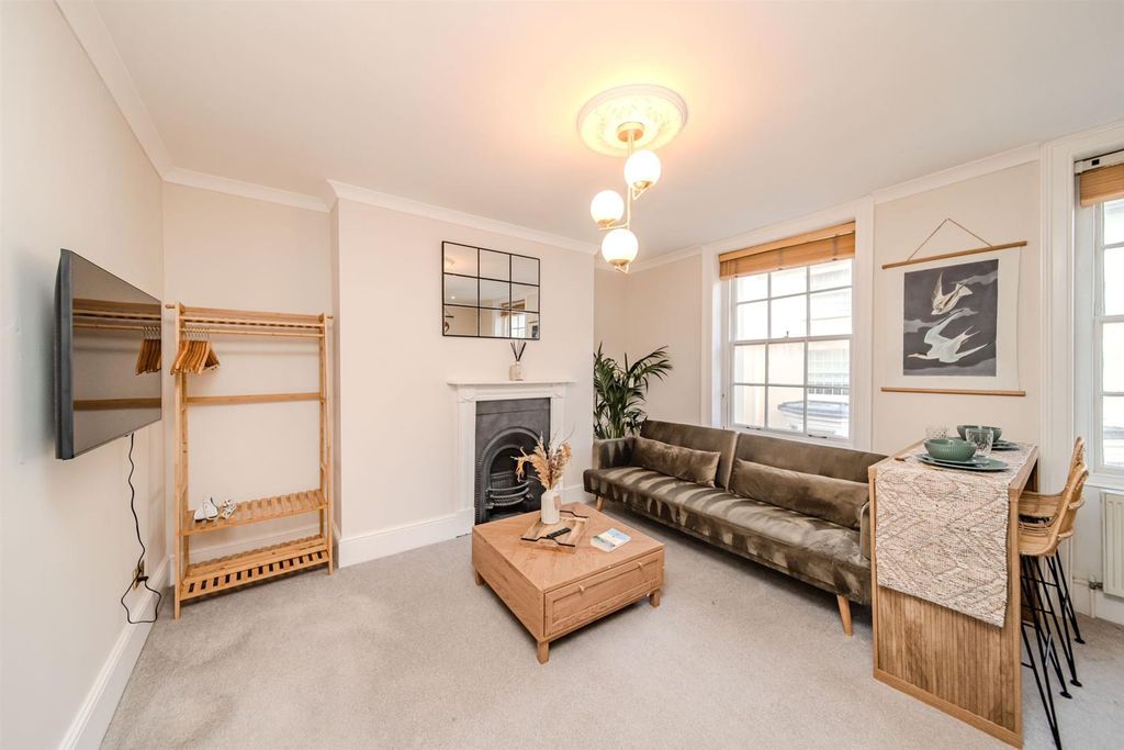 Property photo 1 of 10 Living Room