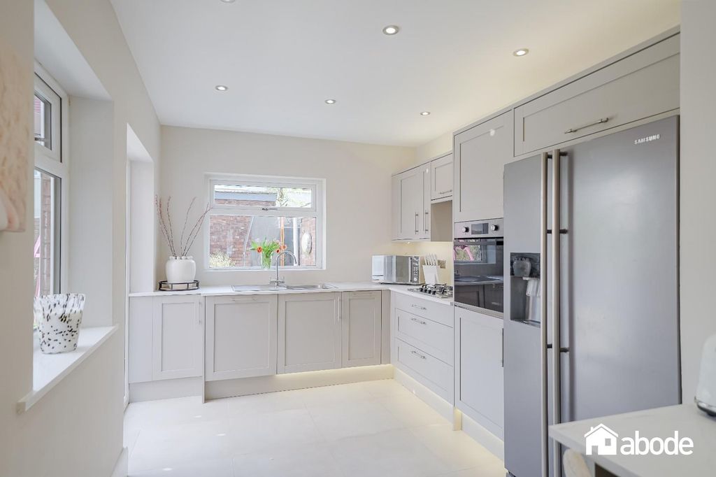 Property photo 2 of 28 6 Earls Close-27.Jpg