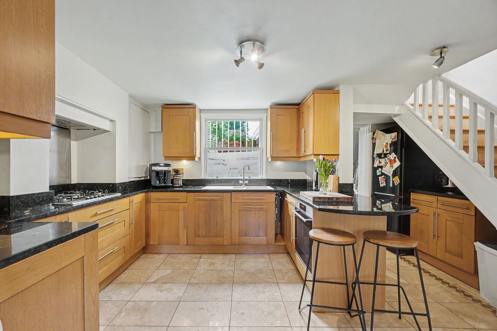 Property photo 2 of 36