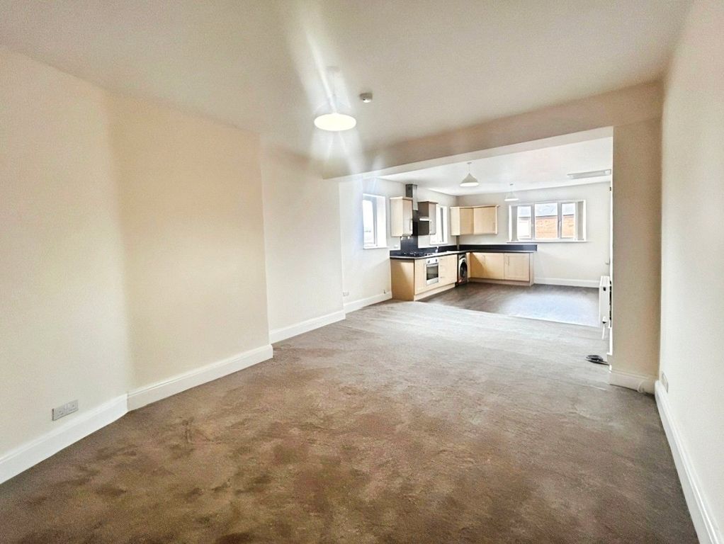 Property photo 3 of 9 Lounge/Kitchen