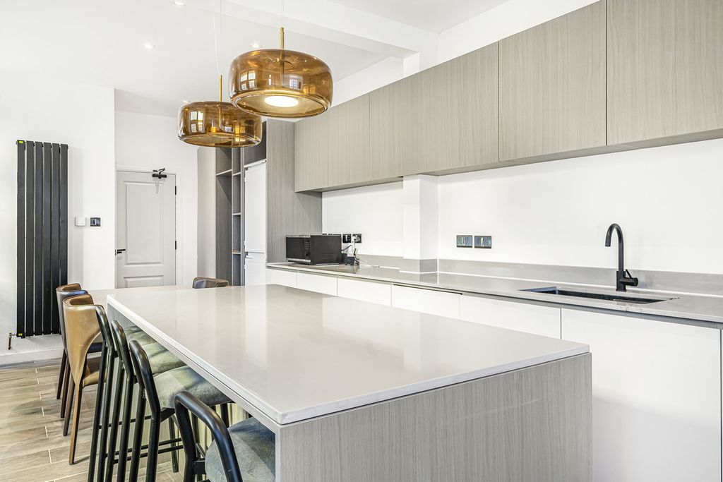 Property photo 1 of 44